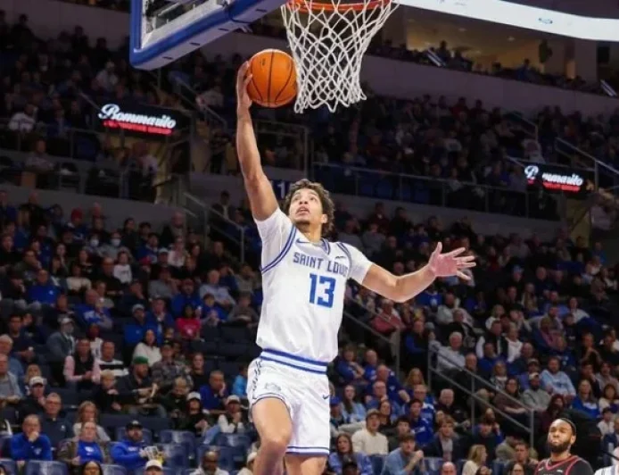 Billikens Host Dayton in Sold-Out Showdown at Chaifetz Arena