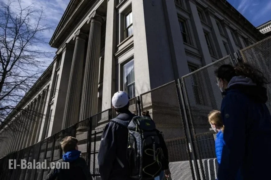 Treasuries Surge Amid Tariff Turmoil and Fed Rate Reductions