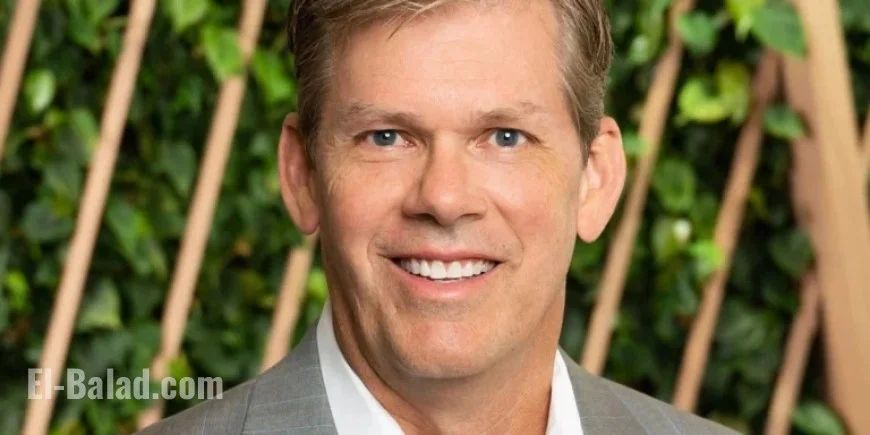 Why the $90 Billion Waste Management CEO Worked 1 a.m. Trash Routes