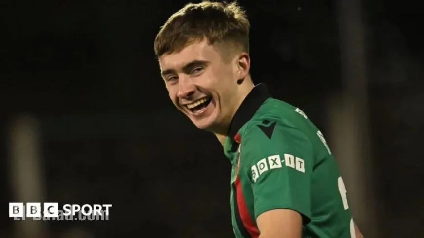 Crawley Secures Glentoran Defender Russell’s Signing