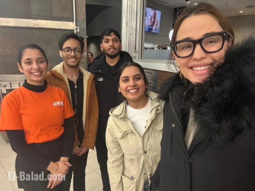 Jennifer Garner Chooses Ricky’s for Breakfast in Yellowknife