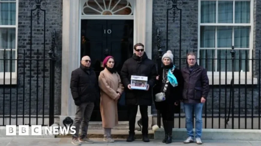 Family of Detained Brits in Iran Presents Petition to Downing Street