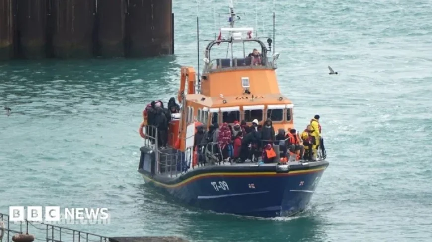 UK Enforces New Law to Confiscate Migrants’ Phones Without Arrest