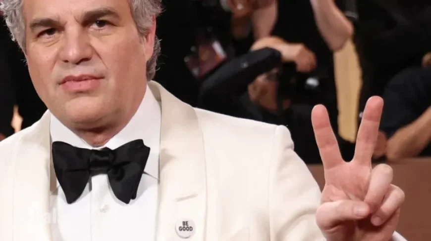 Mark Ruffalo and Wanda Sykes Protest ICE at Golden Globes