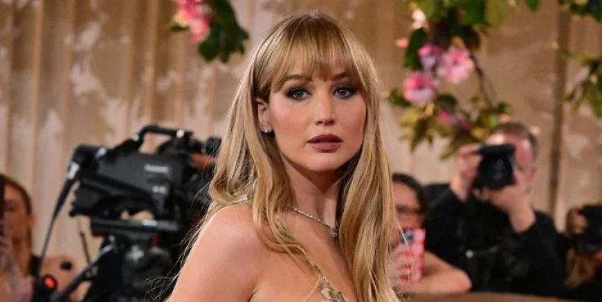 Jennifer Lawrence Stuns in Sheer Floral Givenchy at 2026 Golden Globes