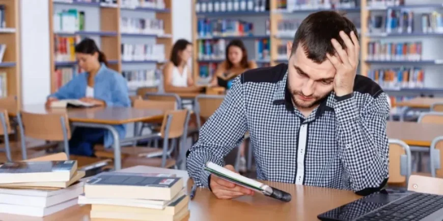 Professors Warn: Gen Z’s Reading Struggles May Breed Anxious, Isolated Graduates