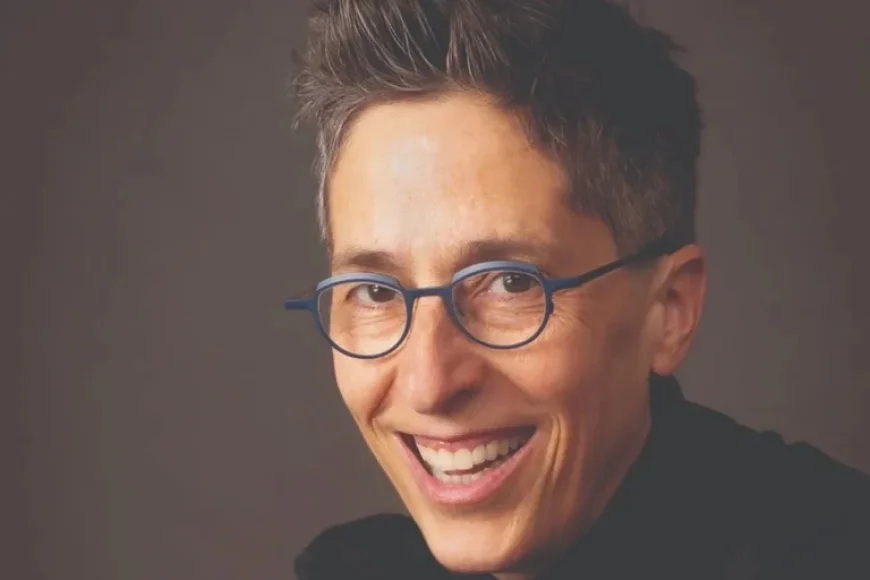 Cartoonist Alison Bechdel Discusses Hope, Humor in Challenging Times