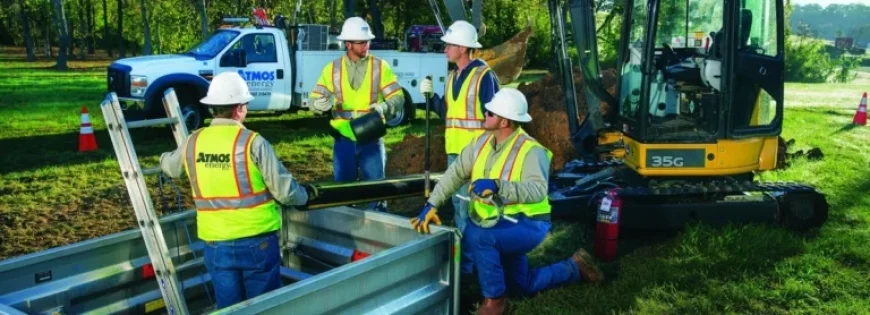 Does Atmos Energy’s Pricing Reflect Long-Term Returns and Investment Safety?