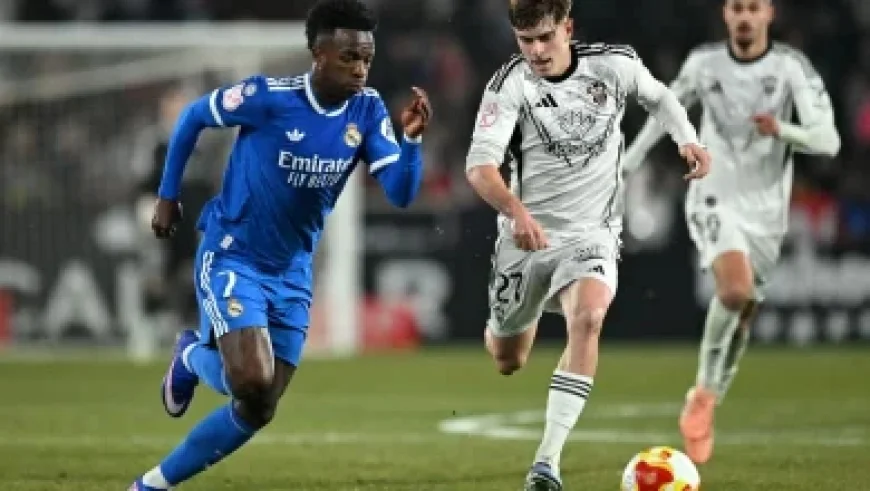 Aaron Rodgers Bids Emotional Farewell and Apologizes to Mike Tomlin