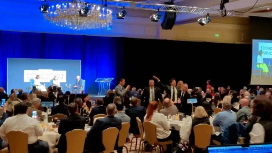 Hecklers Disrupt Former Senator Kyrsten Sinema’s Speech in Utah