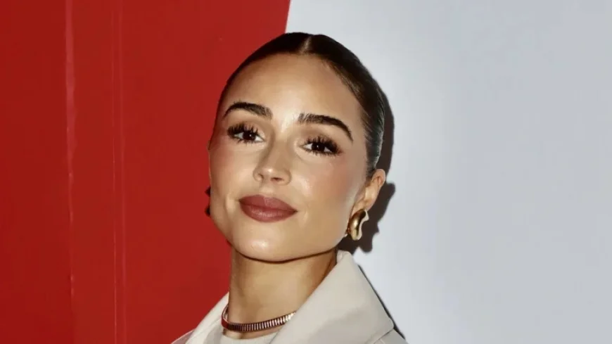 Olivia McCaffrey Stuns in 49ers Coat at Seahawks Game