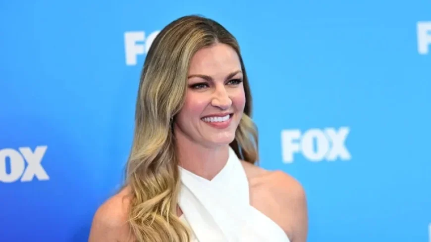 Erin Andrews’ Fur Coat at 49ers-Eagles Sparks Viral Meme