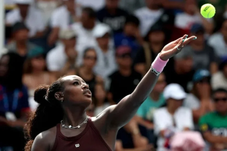 Parks Triumphs Over Eala in Thrilling Three-Set Match Before Packed Crowd