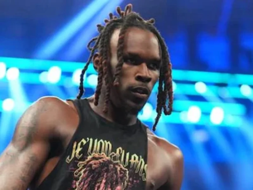 Je’Von Evans’ WWE RAW Match Halted by Apparent Injury