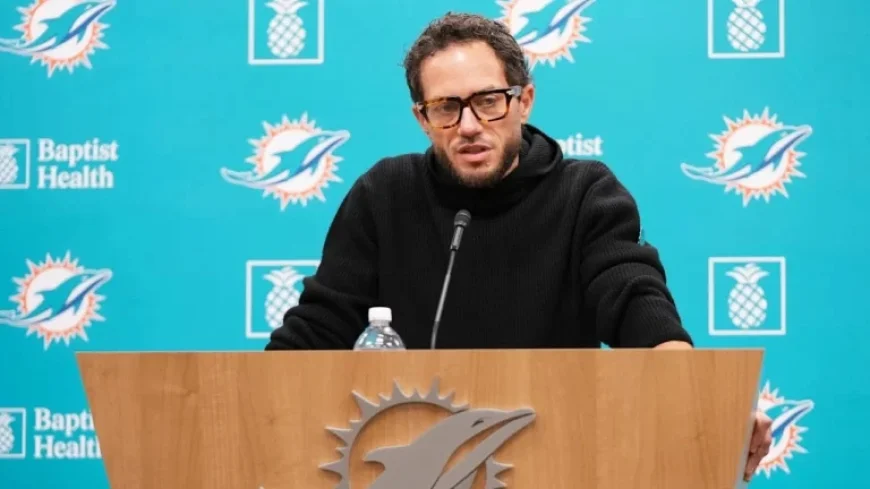 Chargers to Hire Former Dolphins Coach Mike McDaniel as Offensive Coordinator