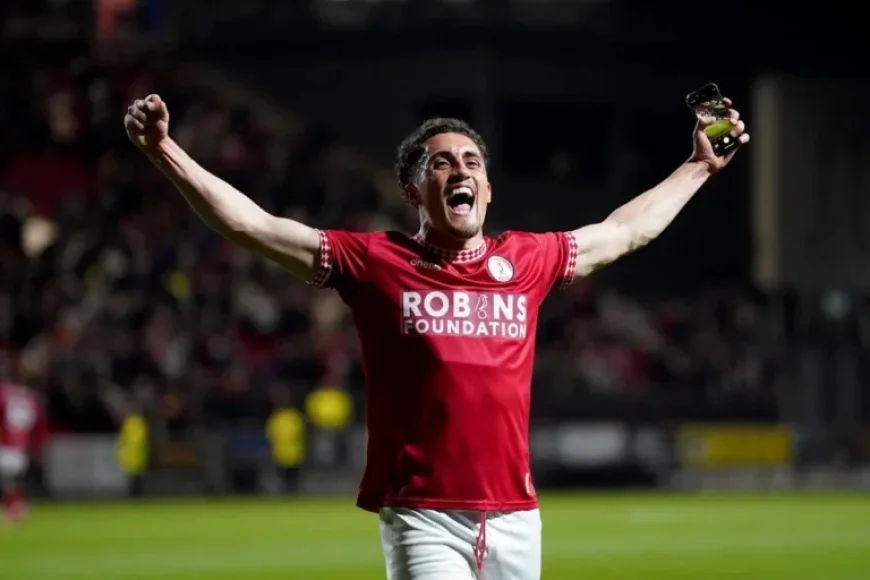 Bristol City Defender Signs with Reading