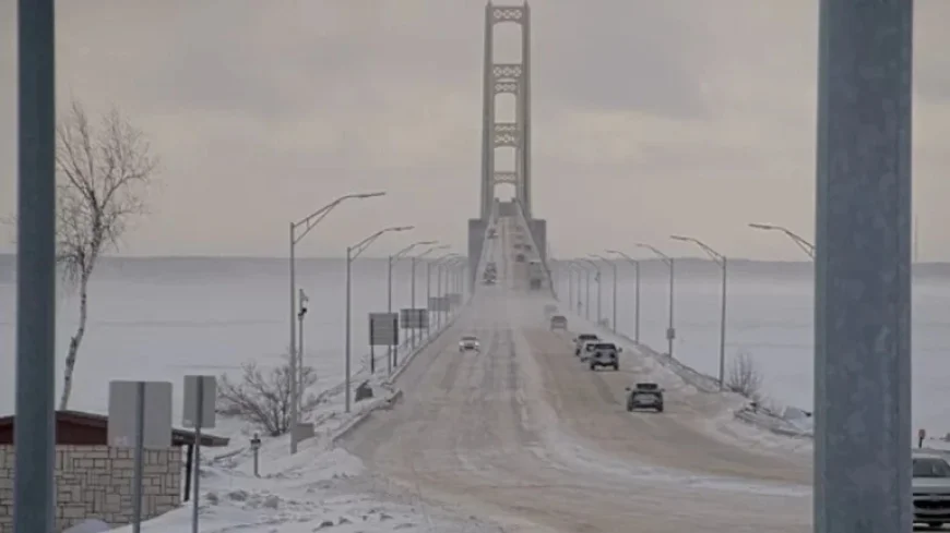 Mackinac Bridge Faces Blowing Snow Warning