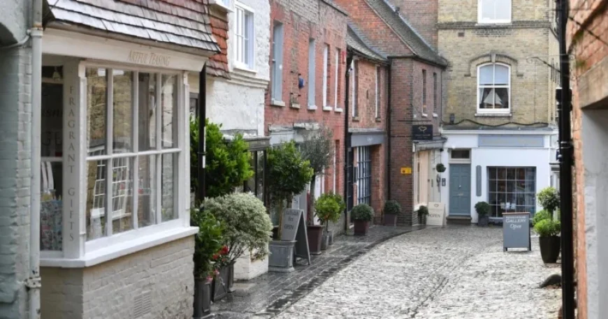 Explore the Timeless Charm of England’s Historic Cobblestone Town