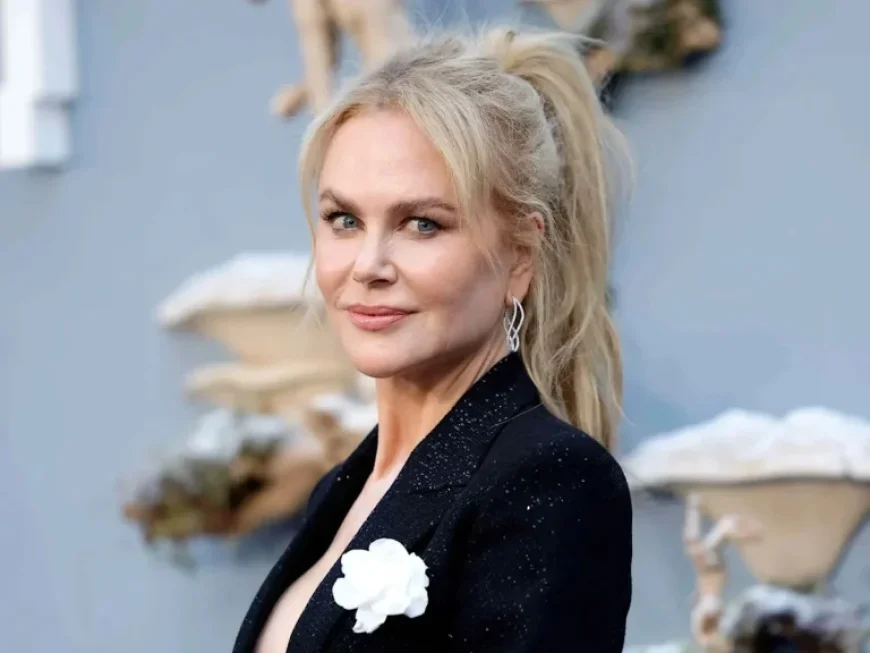 Nicole Kidman Shares Rare Vacation Photos with Daughters and Sister Antonia