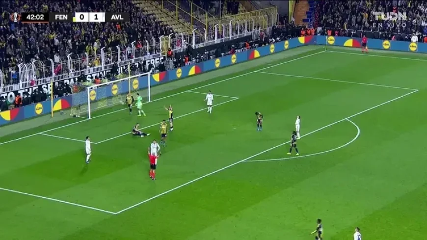 Sancho Misses Crucial Chance Despite Being Well-Positioned for Second Goal