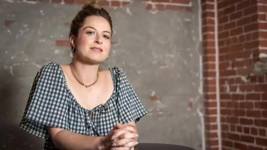 Catherine Chabot Explores Polyamory and Swinging in Comedy “Folichonneries”