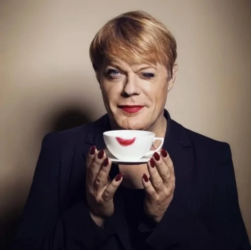 Suzy Eddie Izzard Discusses Shakespeare in Chicago Event