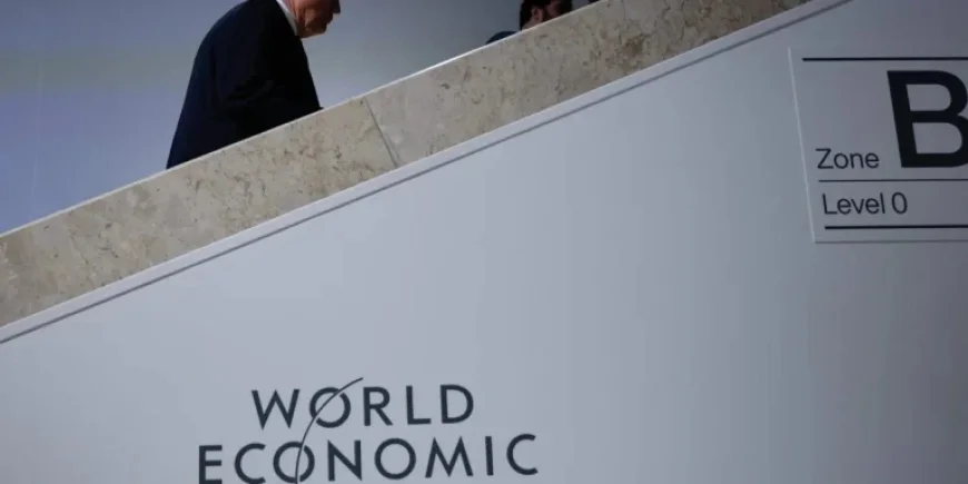 US Holds Advantage in Debt Battle; Europe Risks Crash if Treasuries Sold