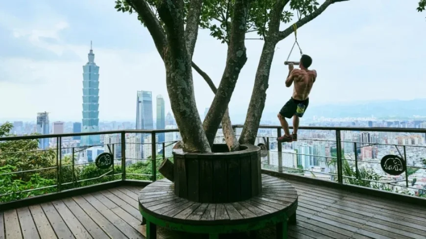 Netflix Delays Honnold’s ‘Skyscraper Live’ Climb Due to Rain