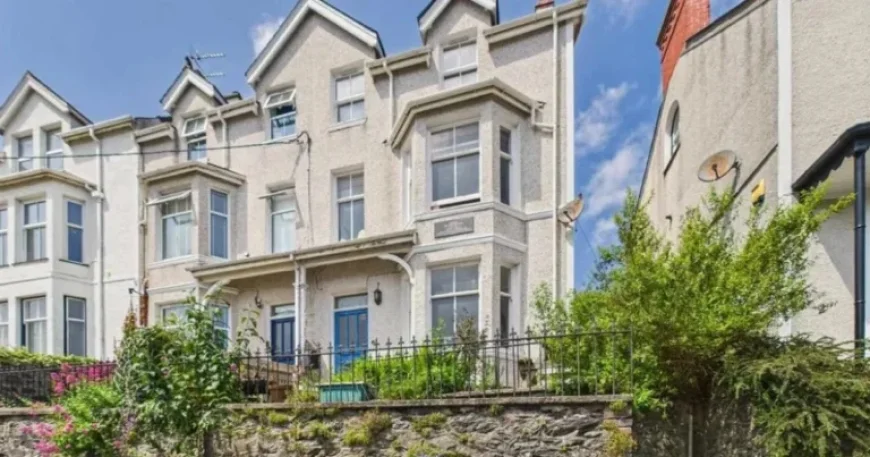 Victorian Townhouse Overlooking Menai Strait Listed for £419,950