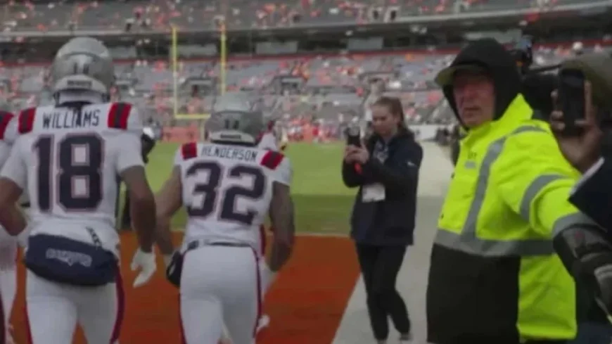 Marcus Jones Heads Returners Huddle Before AFC Championship Against Broncos