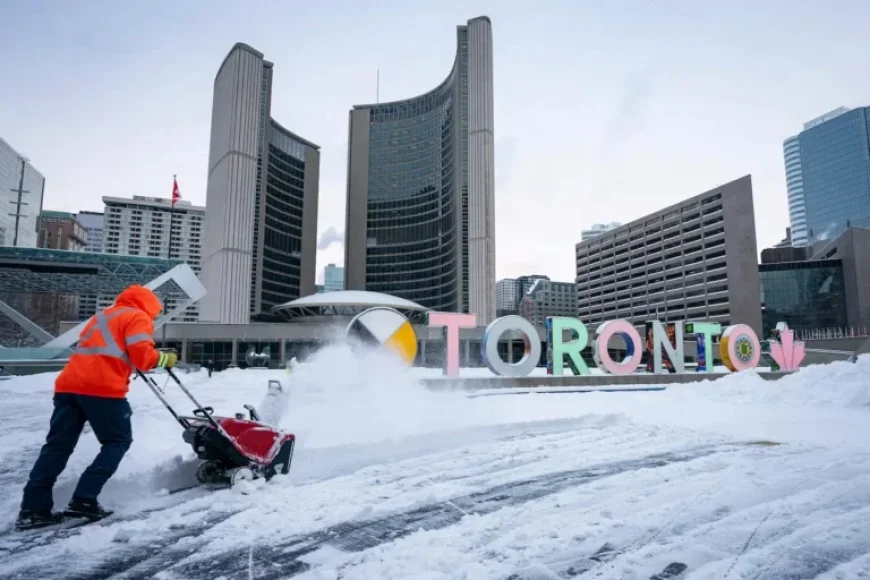 Ontario and Eastern Canada Snowstorm Triggers Orange Alert in GTA