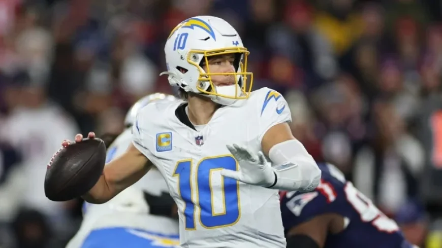 Mike McDaniel Warns Against Overreliance on Justin Herbert’s Exceptional Performance