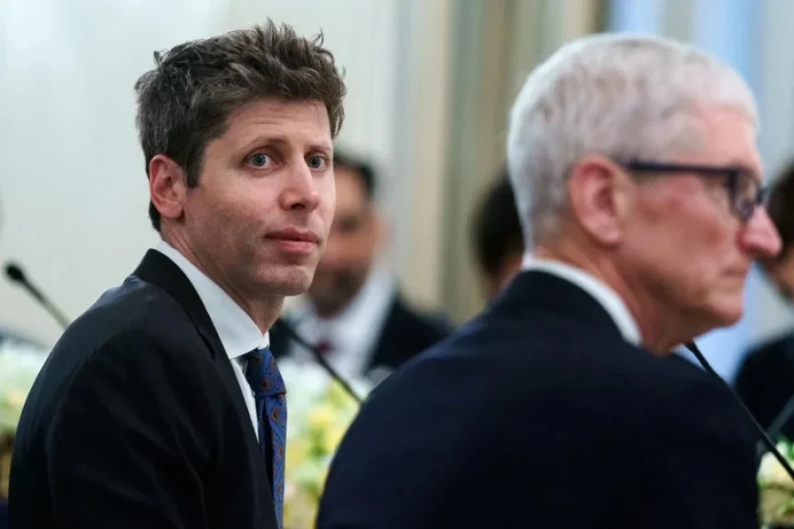Tim Cook, Sam Altman Discuss ICE Crackdown in Employee Messages