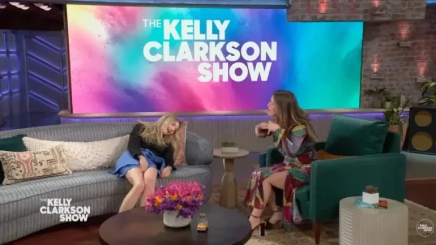 Amanda Seyfried Overjoyed Duetting Her Favorite Song with Kelly Clarkson | Video