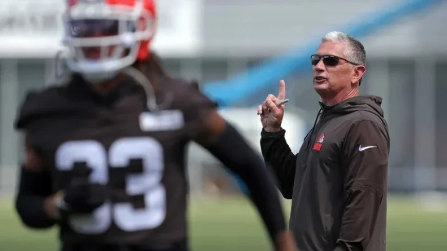 Todd Monken Considers Retaining Jim Schwartz as Defensive Coordinator in 2026