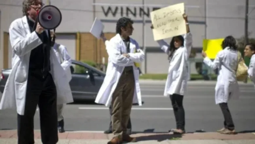 Whitney Cummings Apologizes Amid Backlash Over Ms. Rachel Remarks