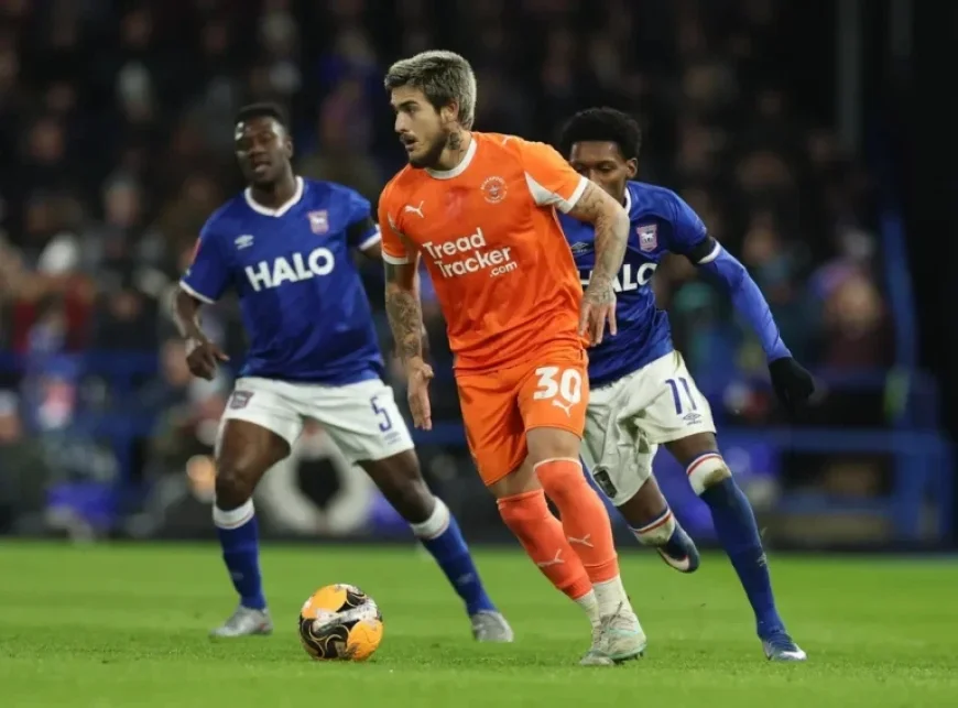 West Brom Progresses in Loan Negotiations for Crystal Palace Wing-Back