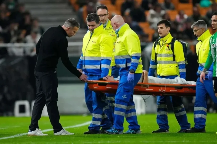 Robin van Persie Watches as Son Shaqueel Gets Stretchered Off in Heartbreaking Moment