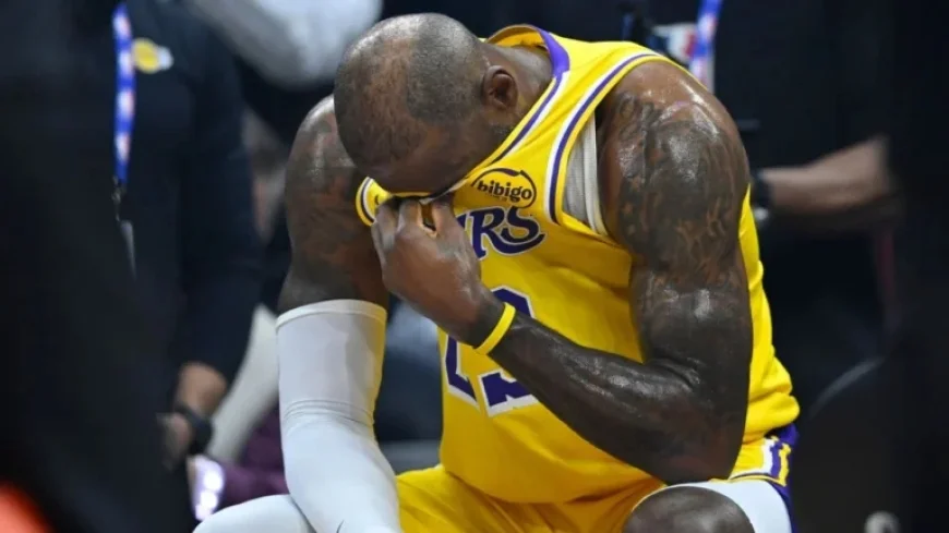 LeBron James Emotional During Tribute as Cavaliers Rout Lakers