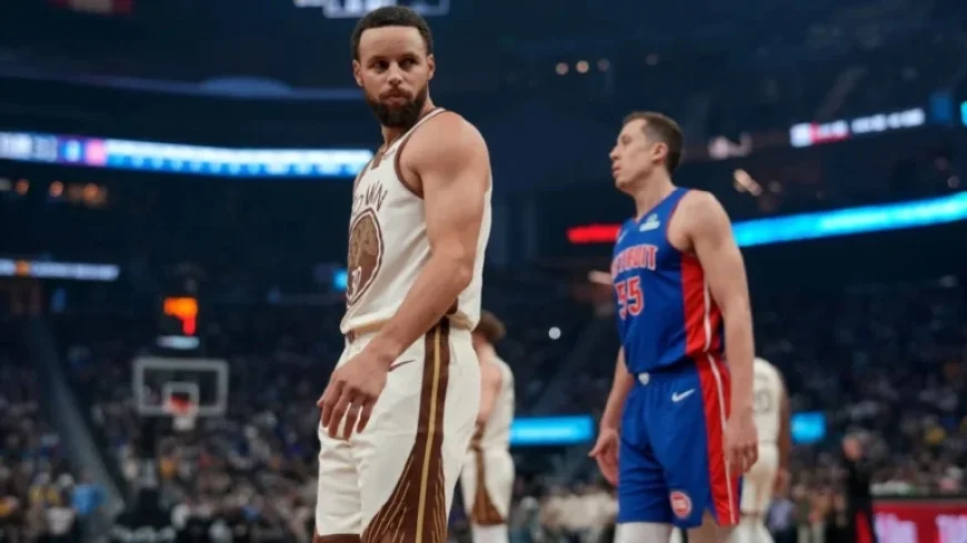 Stephen Curry Leaves Pistons Game with Right Knee Soreness