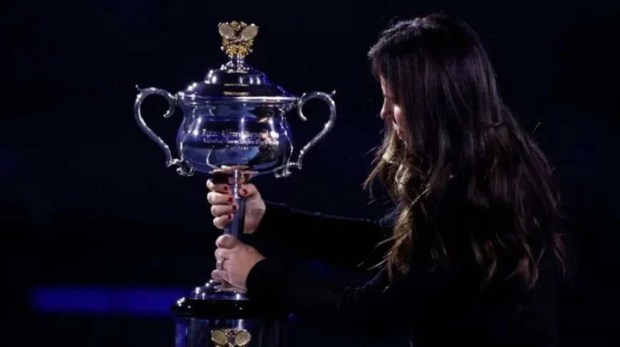 Tennis Legend Jennifer Capriati Presents Trophy at Australian Open