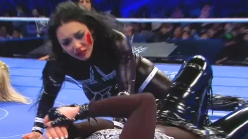 Roxanne Perez Suffers Injury on SmackDown, Holds Charlotte Flair Responsible