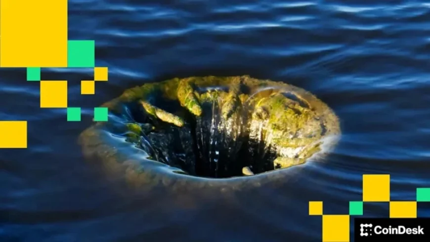 U.S. Bitcoin, Ether ETFs Lose Nearly $1 Billion in One Day