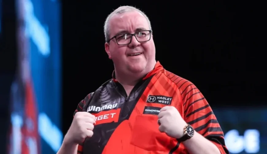 Bunting Unveils Christmas Chaos