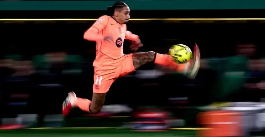 Raphinha Substituted at Half-Time in Barcelona vs Elche Match