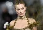 Margot Robbie Stuns in Victorian Style for ‘Wuthering Heights’ Tour