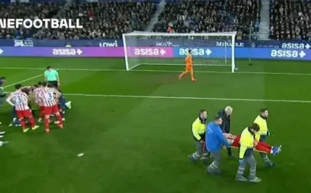 Sørloth Exits Game Injured After Severe Head Clash