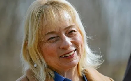 Generational Divide Emerges Among Maine Democrats in Key Senate Race