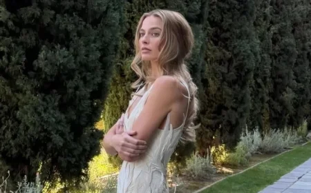 Margot Robbie Supports Victoria Beckham’s Latest Venture