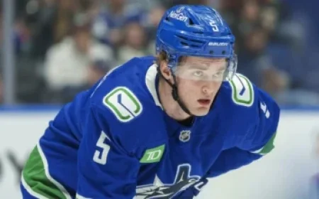 Lightning’s Vasilevskiy Battles Bruins’ Swayman in NHL Stadium Series Clash